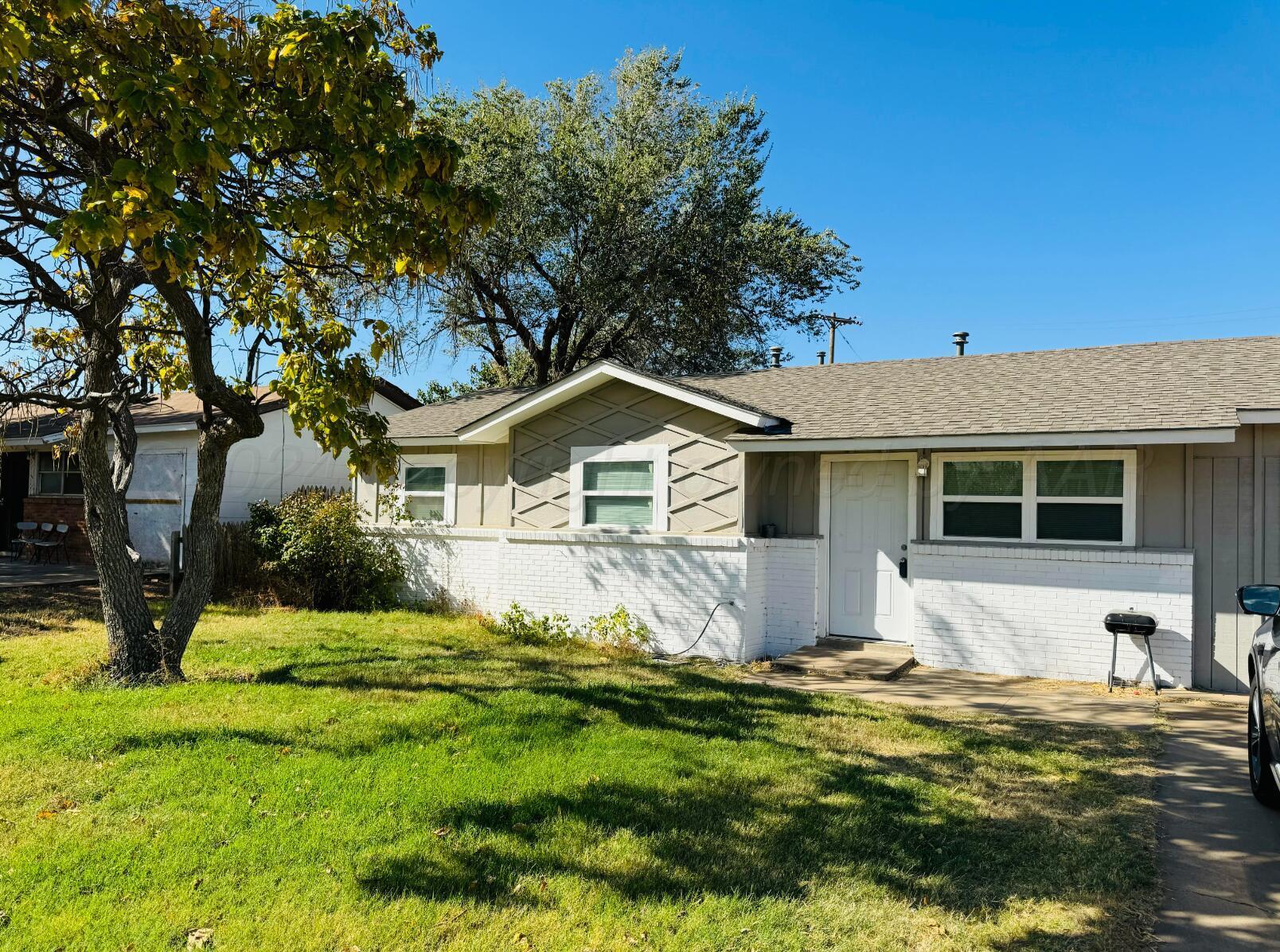 a view of a house with a yard