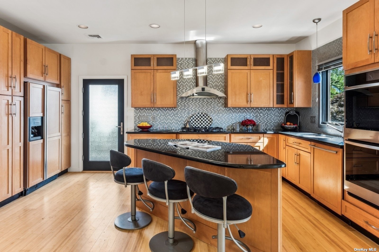 Gourmet Eat-in Kitchen with Island