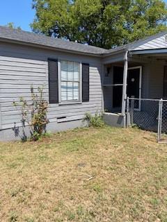 a view of house with backyard and porch