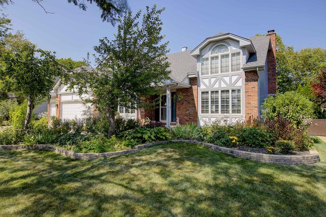 $625,000 | 1636 Brentwood Drive | Mundelein