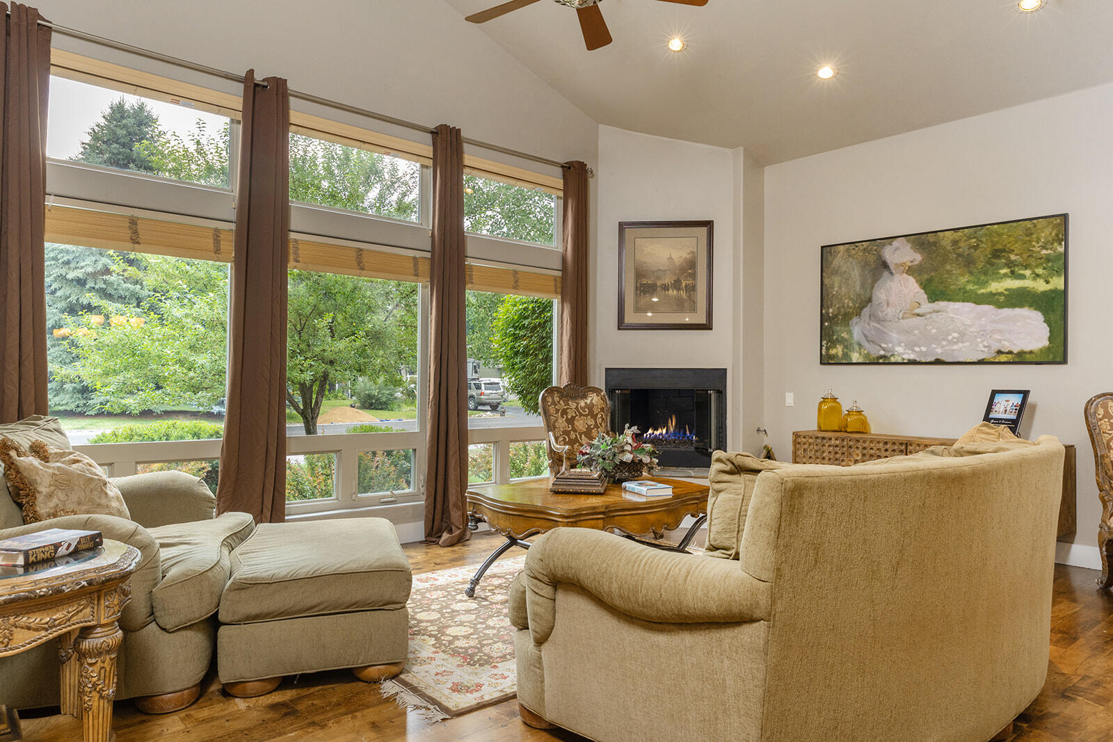 Living Room high ceilings