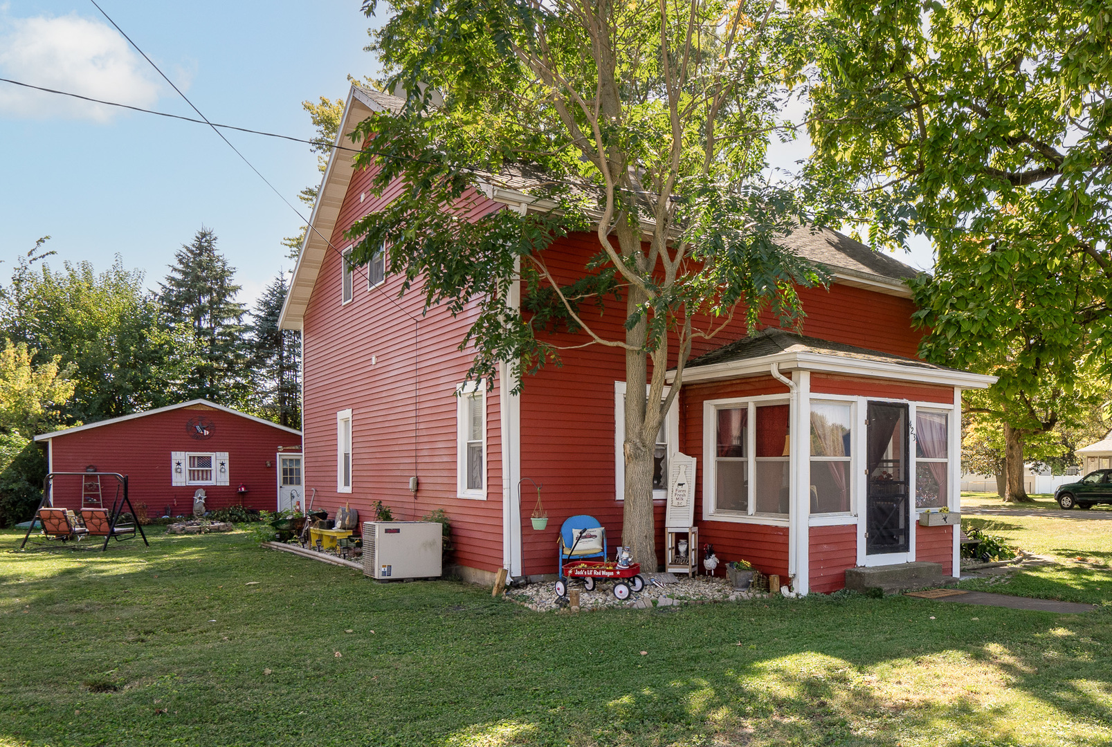 a view of a house with a yard