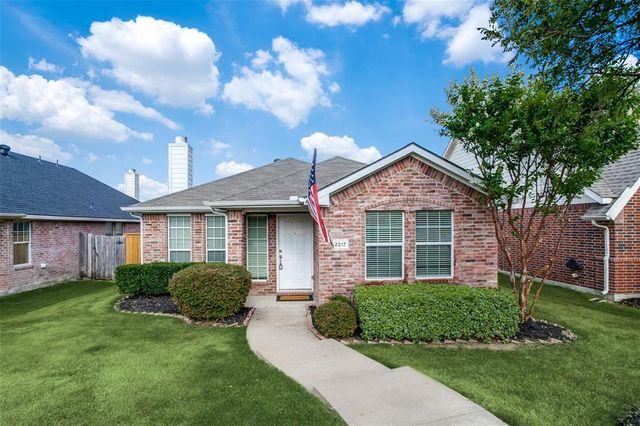 $2,100 | 2217 Preston Lane | McKinney