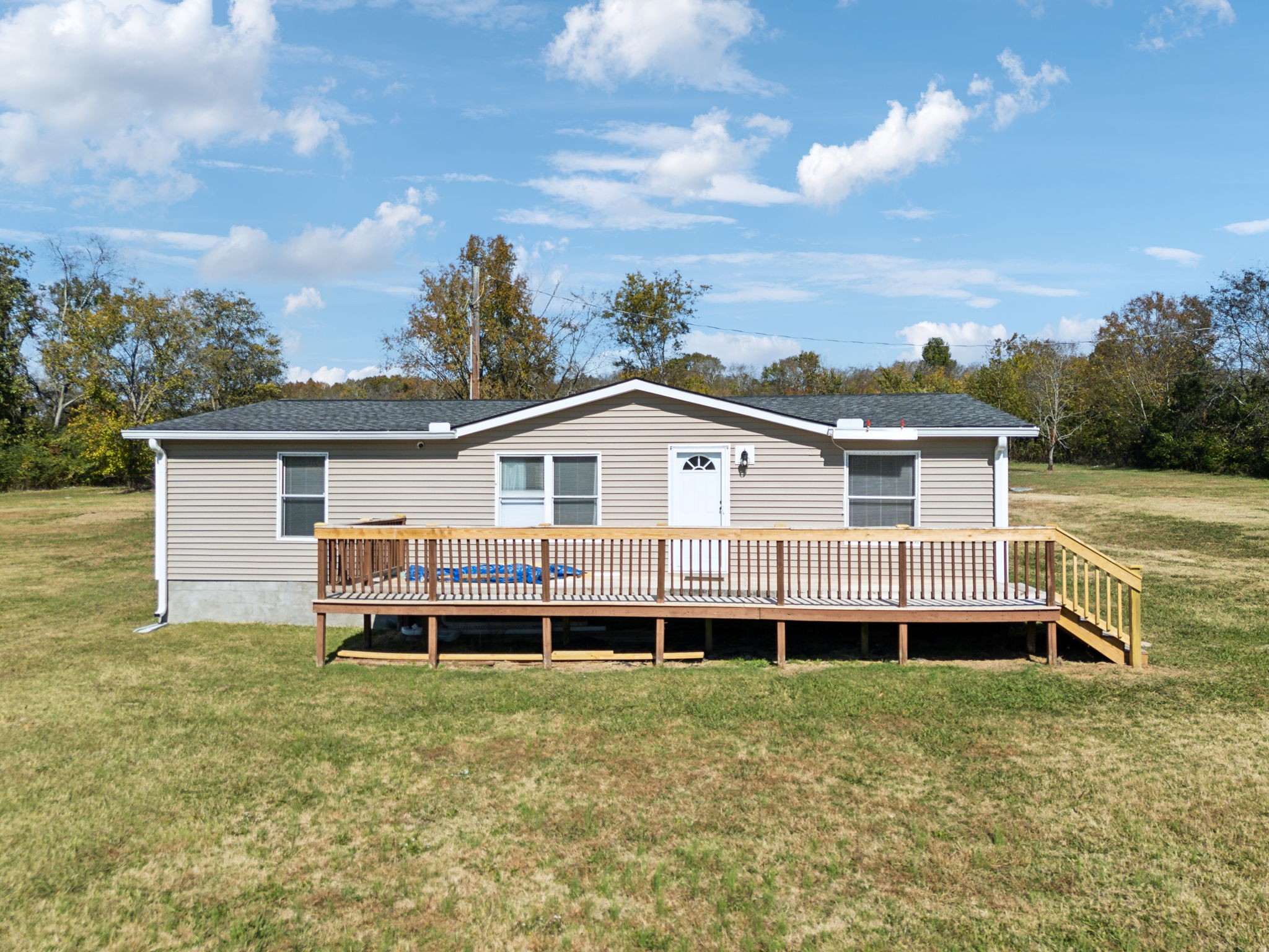 a view of a house with a backyard