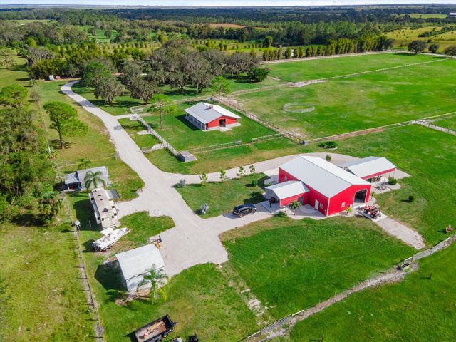 $2,300,000 | 9501 Southwest Fox Brown Road