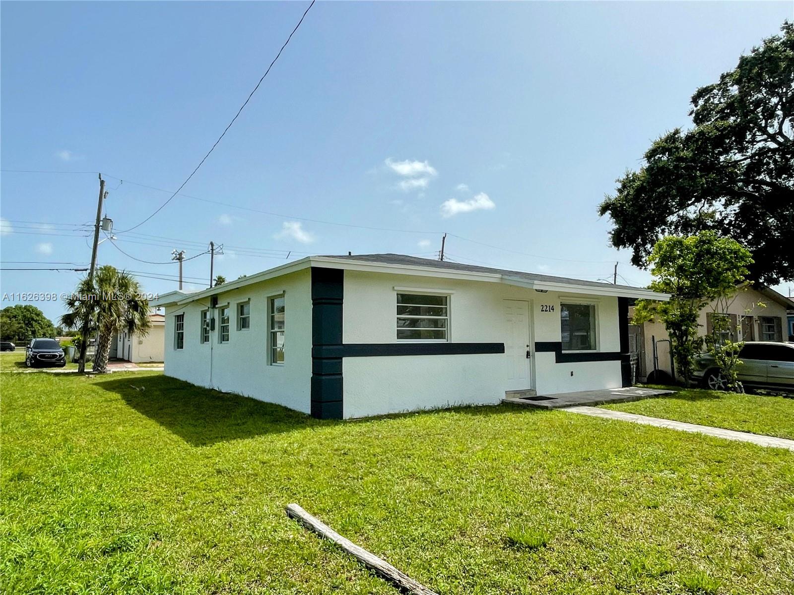 a front view of house with yard and garage