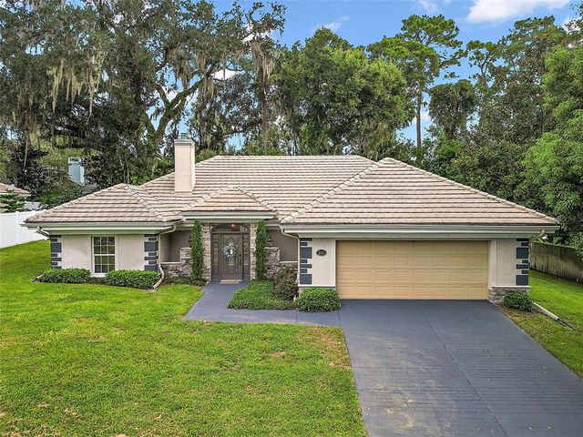 $529,000 | 2115 Oak Leaf Circle | Mount Dora