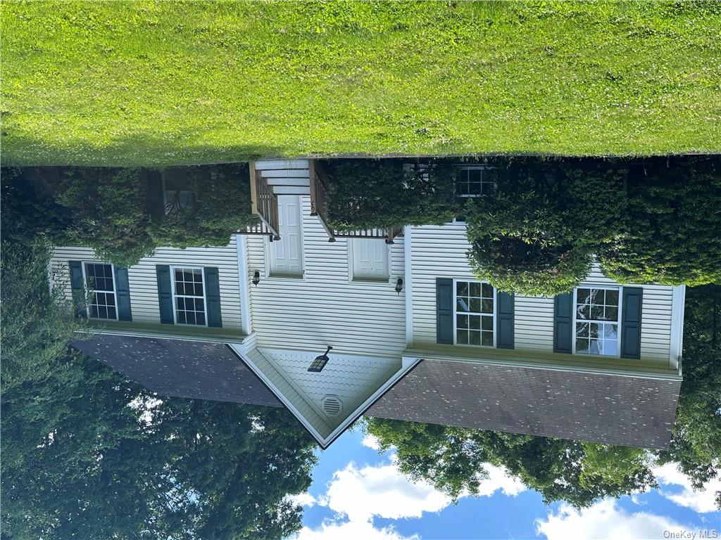 a view of a house with backyard and garden