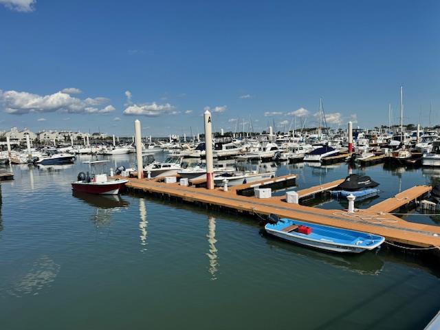 a harbor filled with lots of white furniture and a table