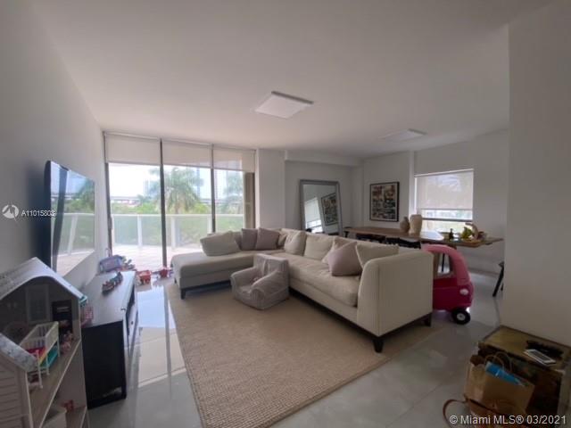 Sold: 19500 Turnberry Way, #3E, Aventura, FL 33180, 3 Beds / 2 Full Baths  / 1 Half Bath