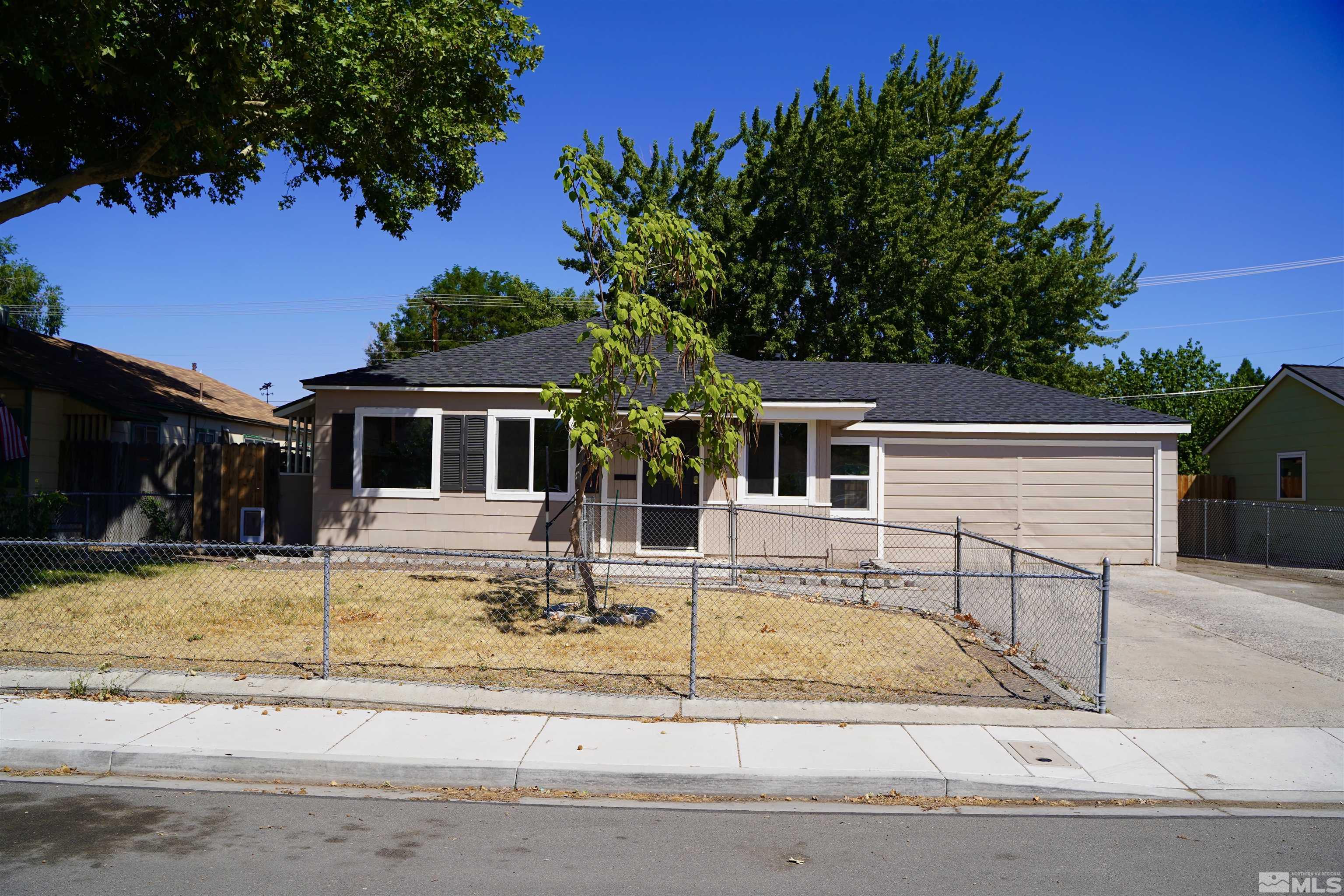 a view of a house with swimming pool next to a yard