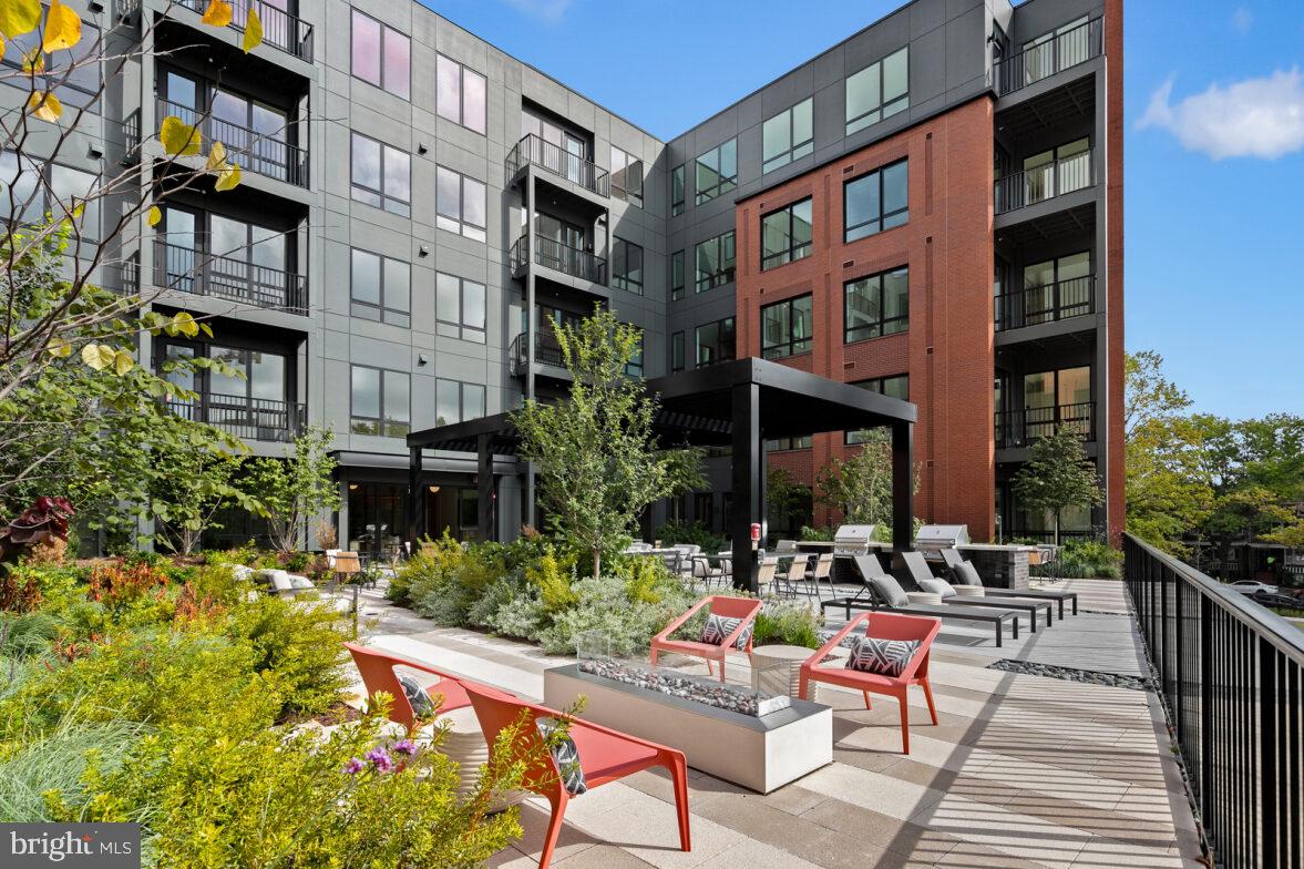 Courtyard w/ Firepit