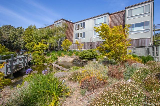 $525,000 | 135 Red Rock Way, Unit 203L | Diamond Heights Village