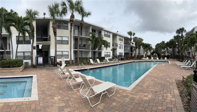 $225,000 | 714 Executive Center Drive, Unit 28 | Clear Lake Club Condominiums