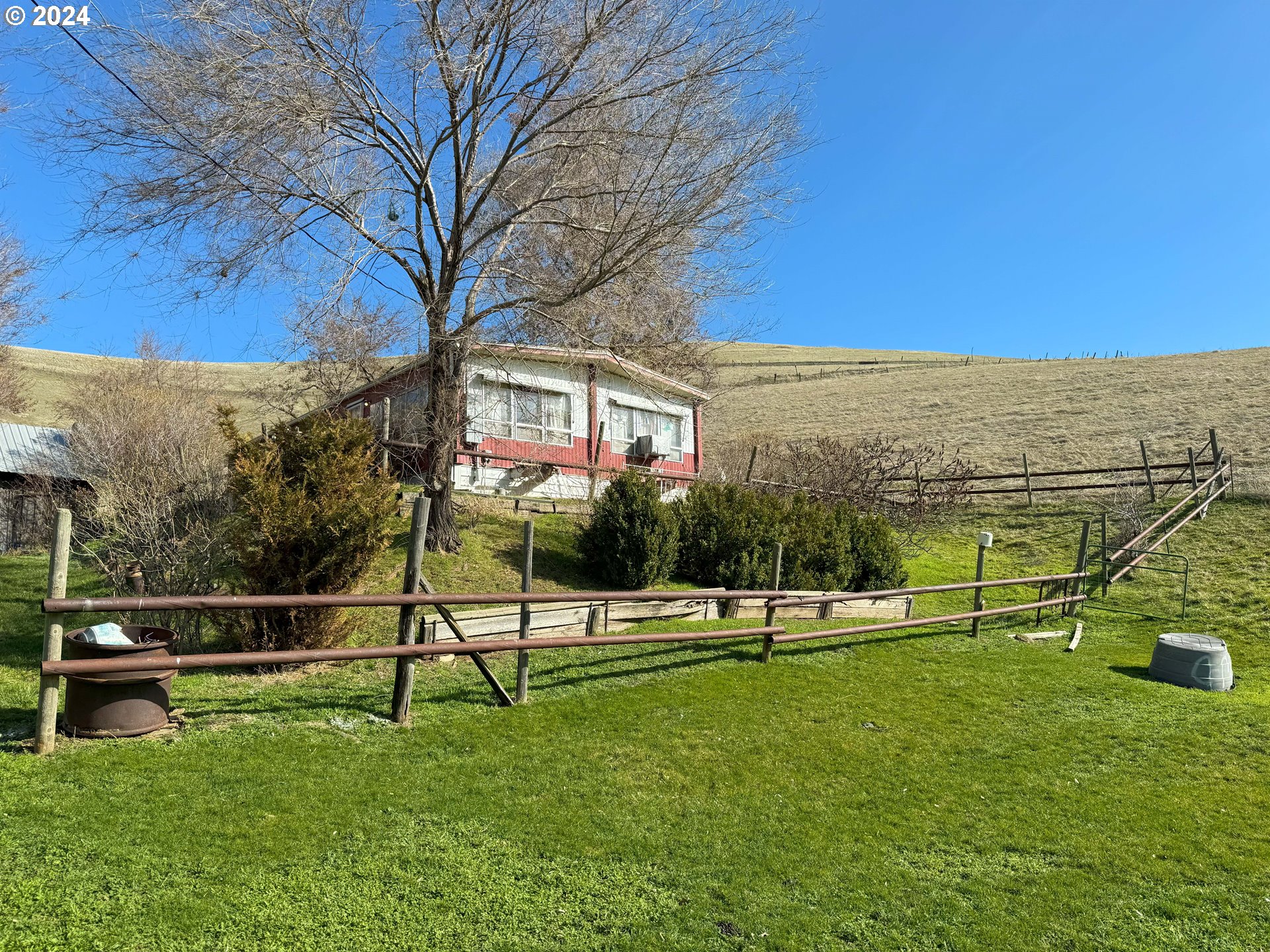 a view of park with an outdoor space