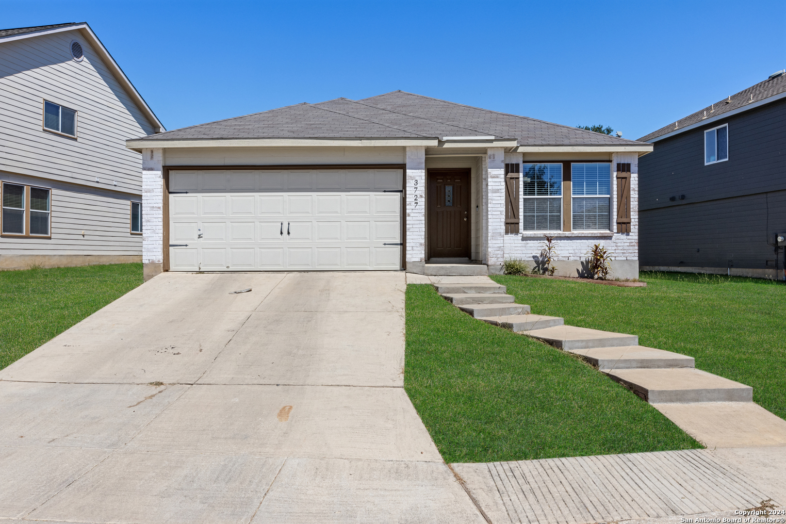 a front view of house with yard