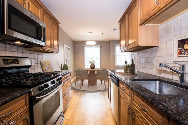 $2,500 | 1385 Stuyvesant Avenue, Unit 202 | Elizabeth River