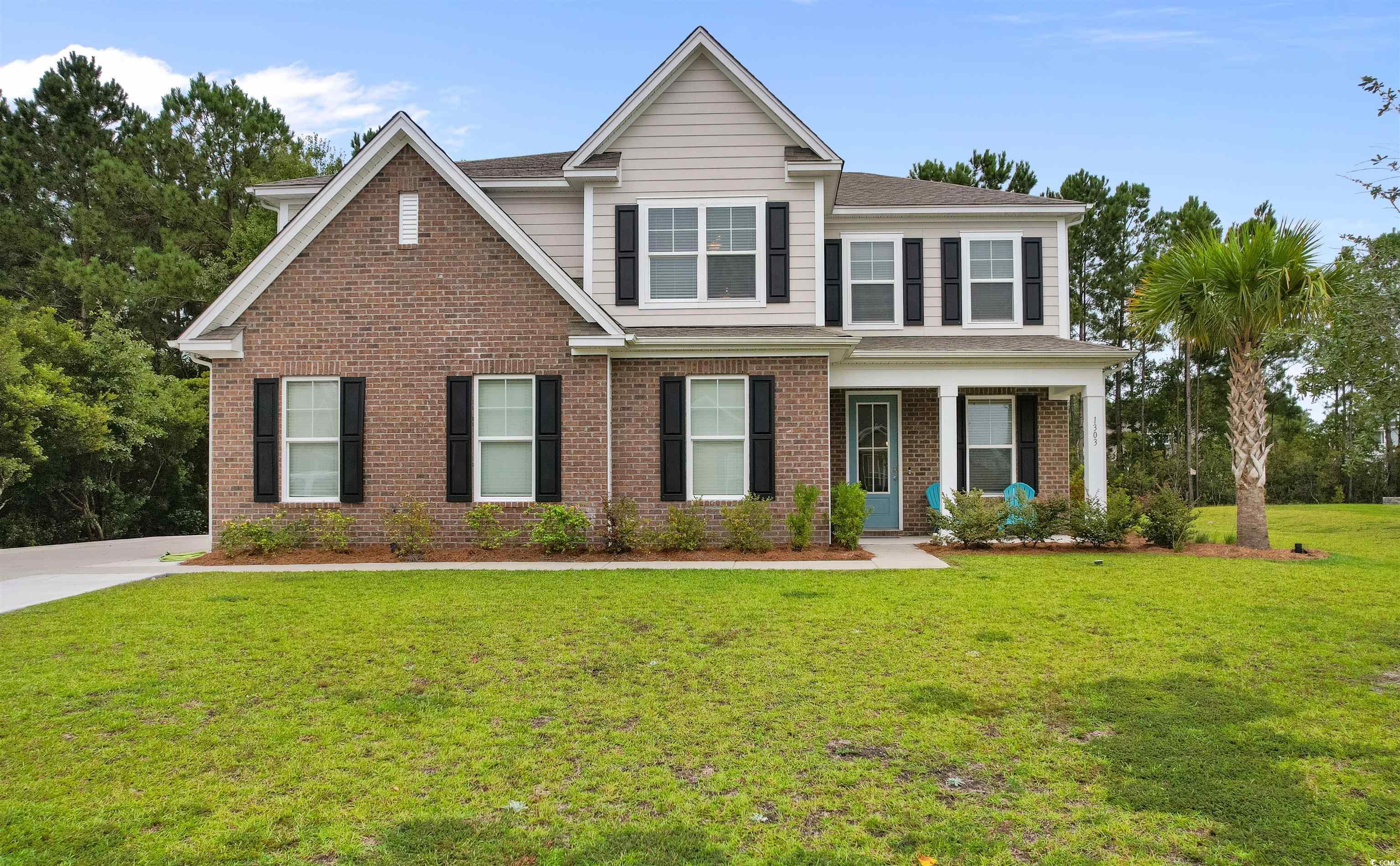 Craftsman house featuring a front yard