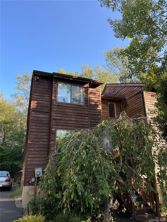 a view of a house with a backyard