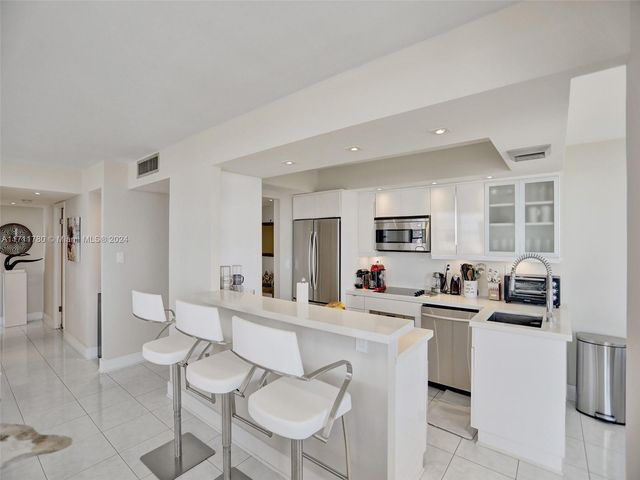 $395,000 | 18011 Biscayne Boulevard, Unit 1904 | Aventura