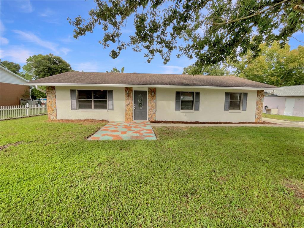 a view of a house with a backyard