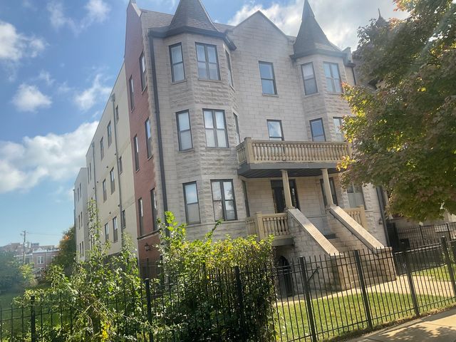 $237,000 | 4127 South Drexel Boulevard, Unit 2E | Oakland