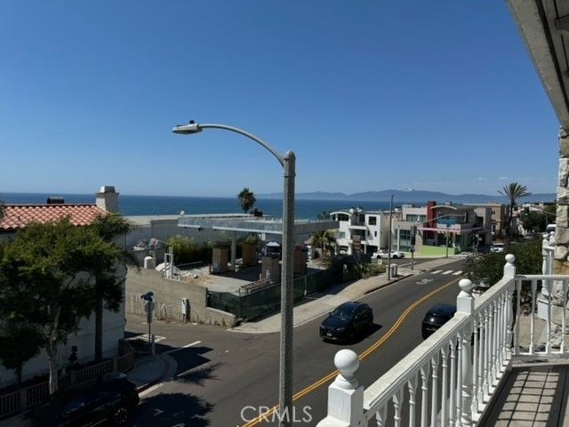 $1,899,000 | 2104 Highland Avenue, Unit B | Manhattan Beach Sand