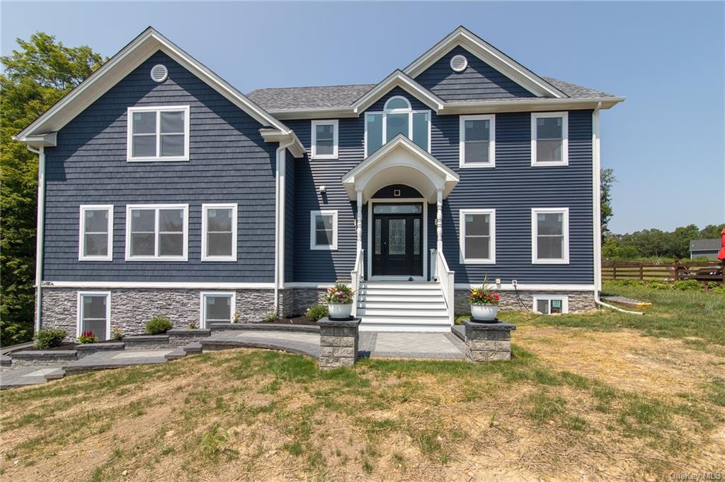 View of front facade with a front lawn