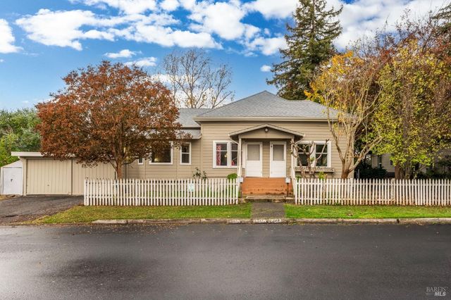 $450,000 | 2381 Adrian Street | McPherson