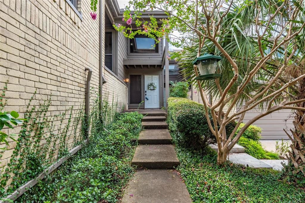 Grand entry to townhome