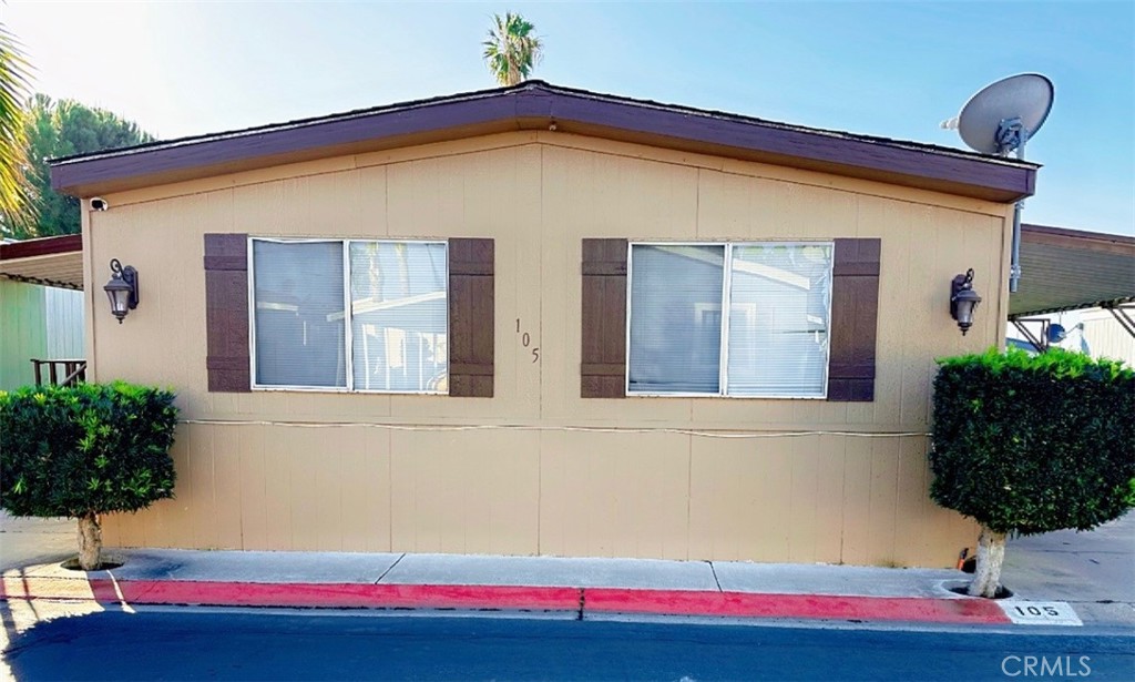 a front view of house with yard