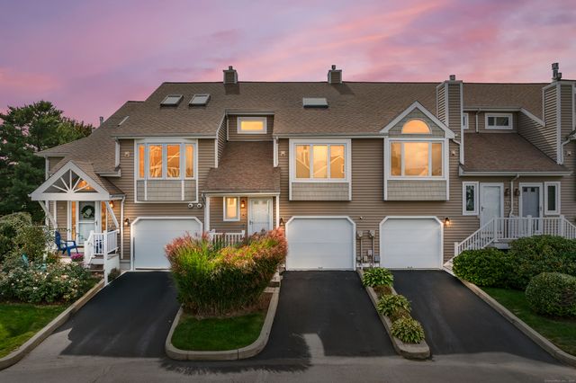 $625,000 | 28 Sandpiper Crescent, Unit 28 | Woodmont