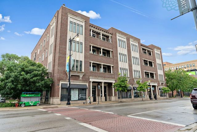 $549,999 | 2401 North Janssen Avenue, Unit 305 | Lincoln Park