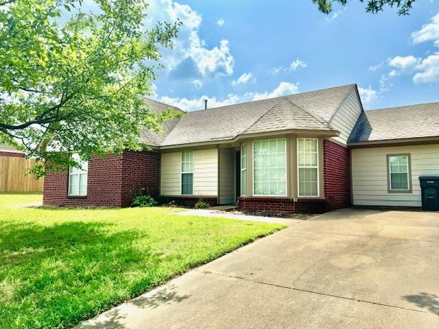 Ranch-style house featuring a front lawn