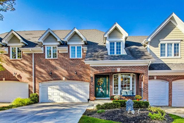 $750,000 | 102 East Knighton Place | Elmhurst