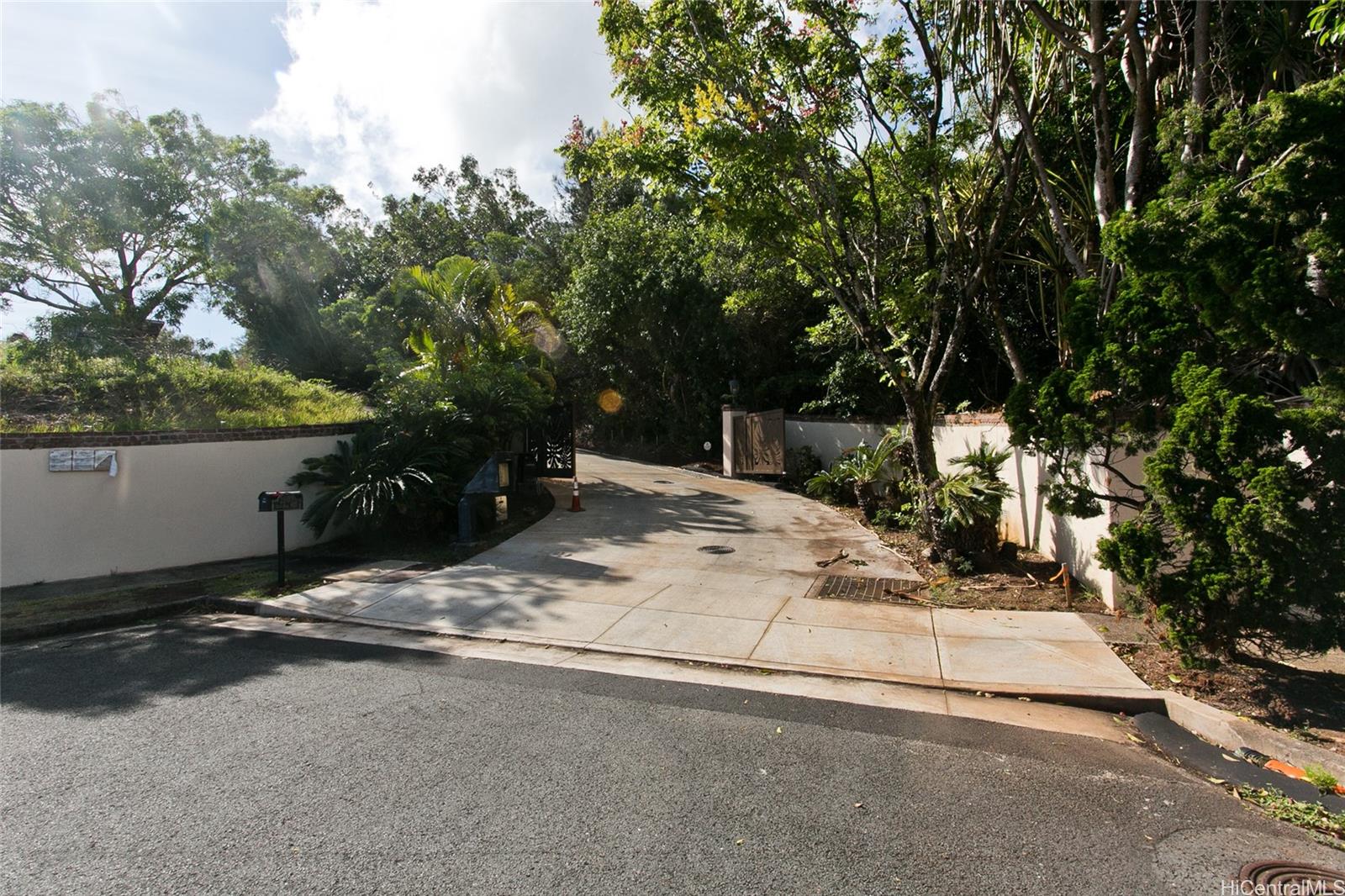 a view of a parking space