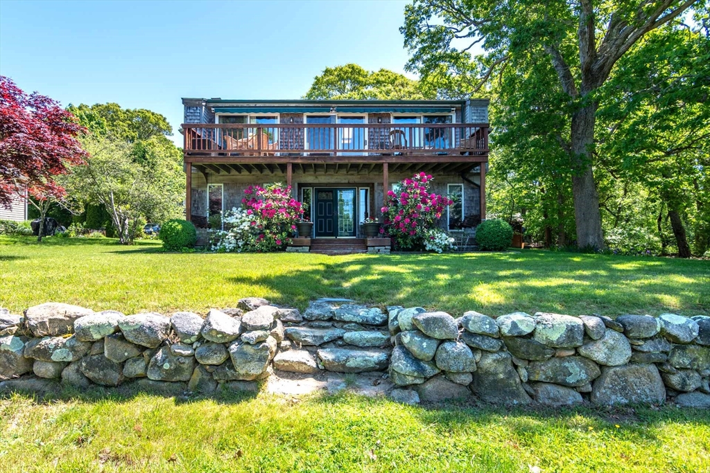 a view of an house with swimming pool and yard