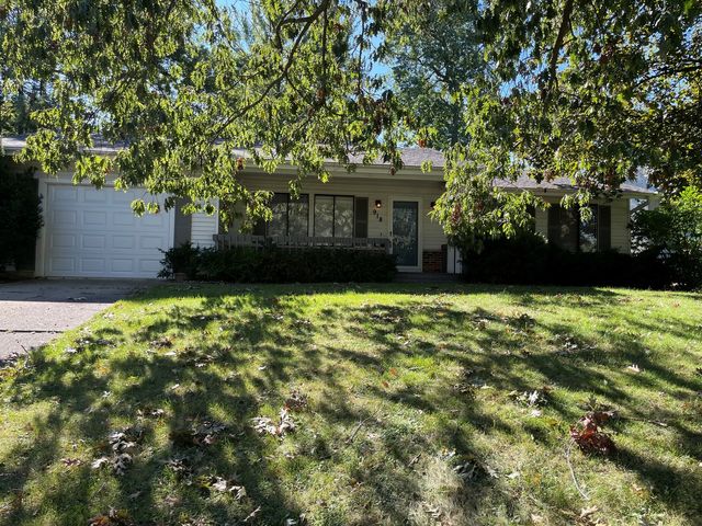 $1,950 | 918 North Oakwood Drive | McHenry