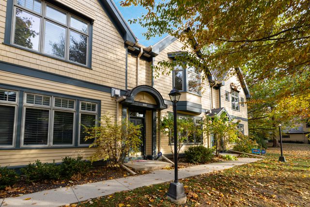 $524,900 | 2307 East Stratford Court, Unit B | Shorewood