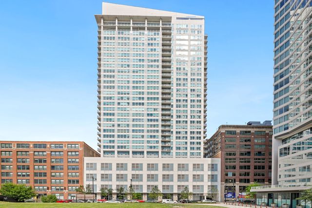 $354,900 | 701 South Wells Street, Unit 1605 | Wells Street Tower