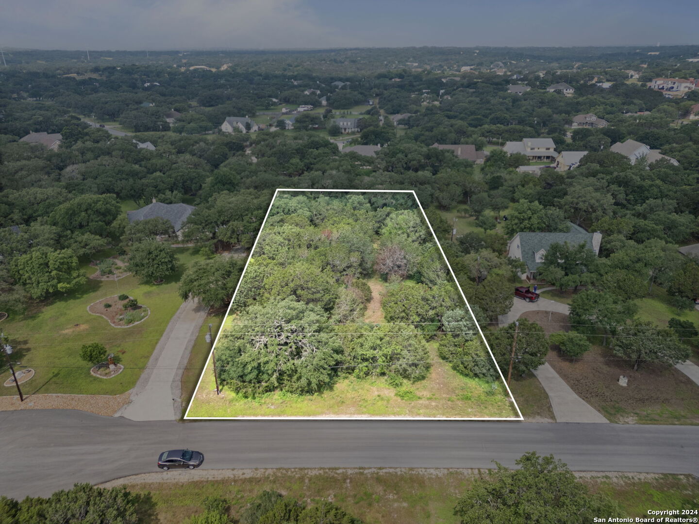 an aerial view of a yard