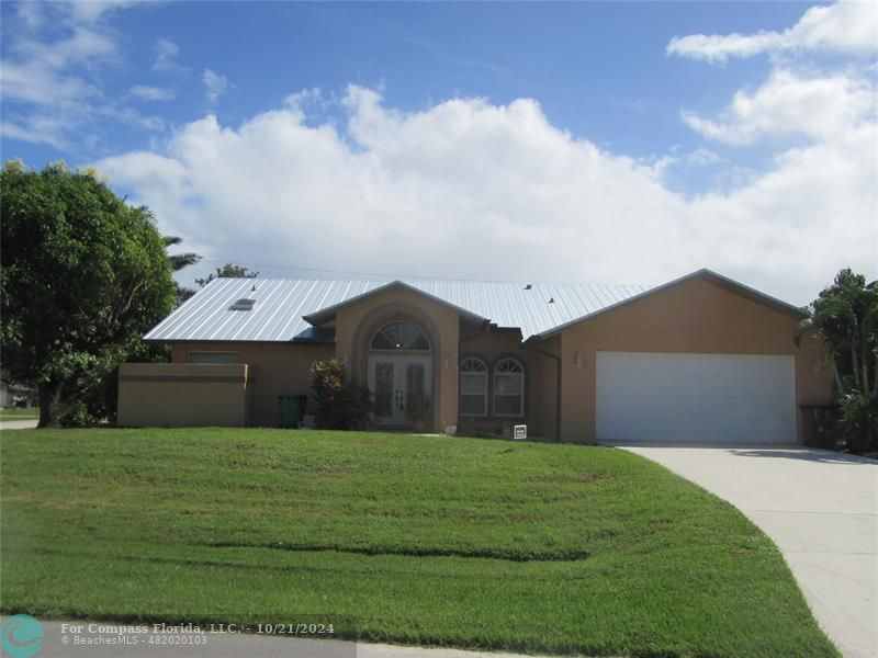 a front view of house with yard