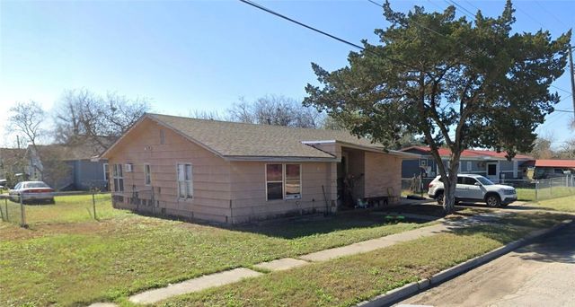 $129,000 | 610 East Hayes Street | Beeville