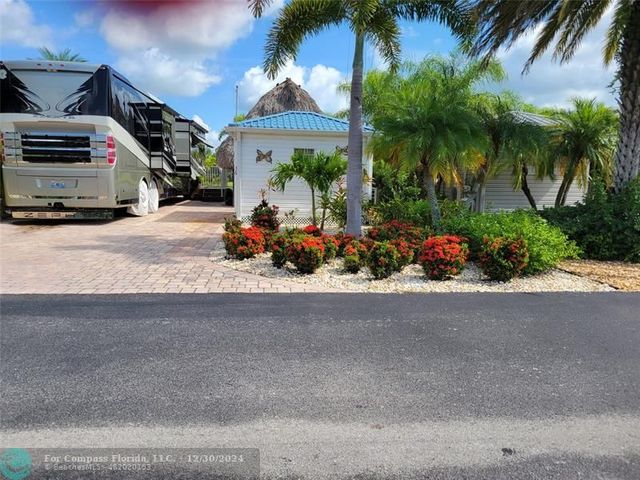 $249,900 | 605 Southwest 42nd Cove | Silver Palms RV Village