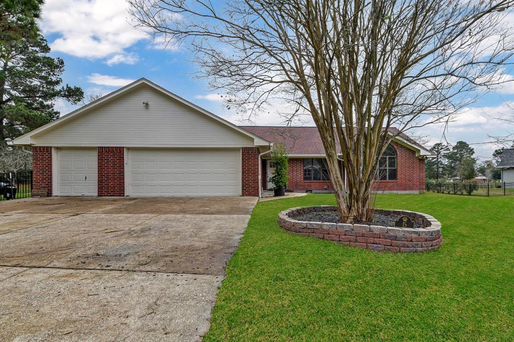 Welcome to 15 Cherry Hills in highly desirable Westwood Shores! This home sits on the 12th green! Extra wide driveway and plenty of space for your golf cart.