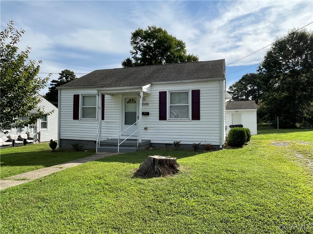 a view of a house with a yard