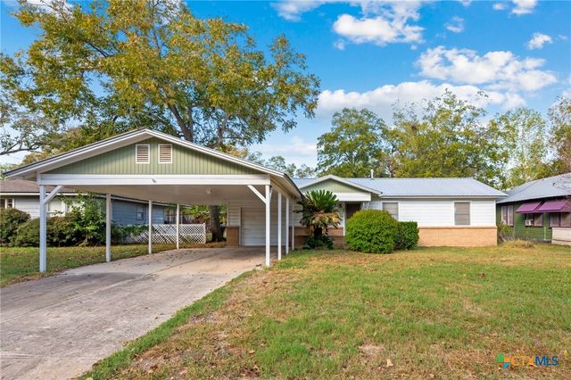 $229,000 | 607 East Milam Street | Luling