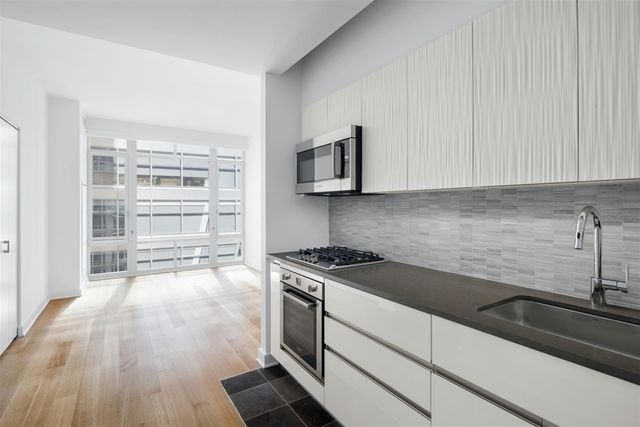 $5,125 | 1050 6th Avenue, Unit 8A | Midtown South