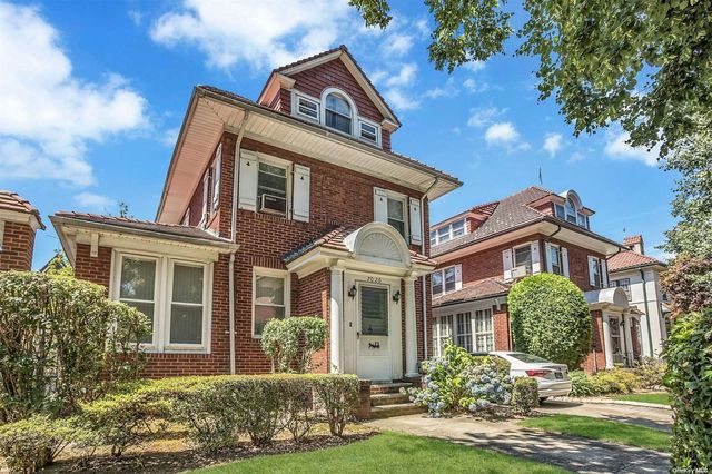 $1,800,000 | 70-26 Fleet Street | Forest Hills