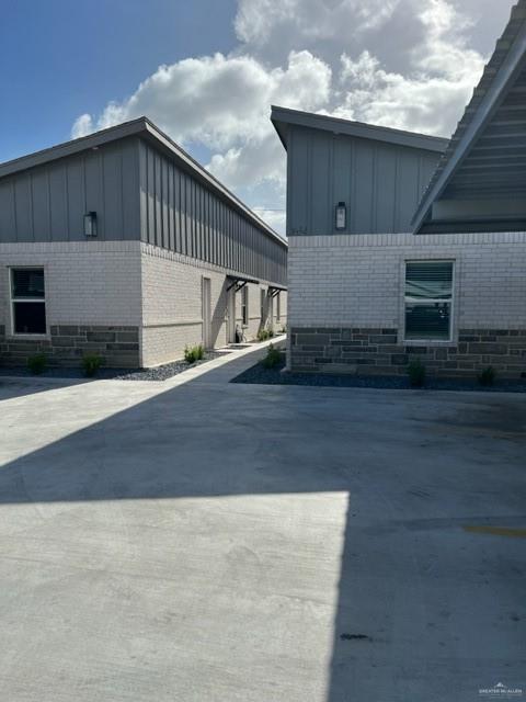 a view of a house with garage